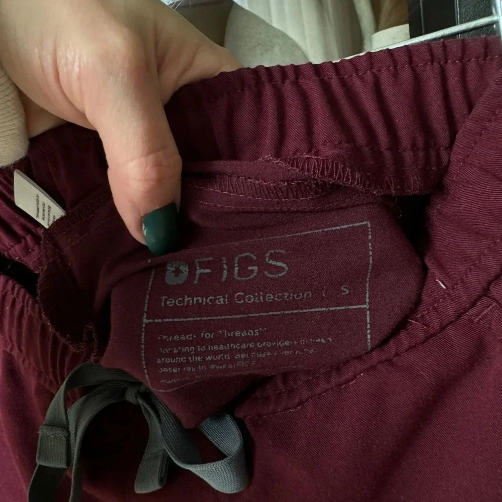 FIGS Scrubs Tansen Joggers Pants Burgundy pockets ribbed ankle elastic wine red